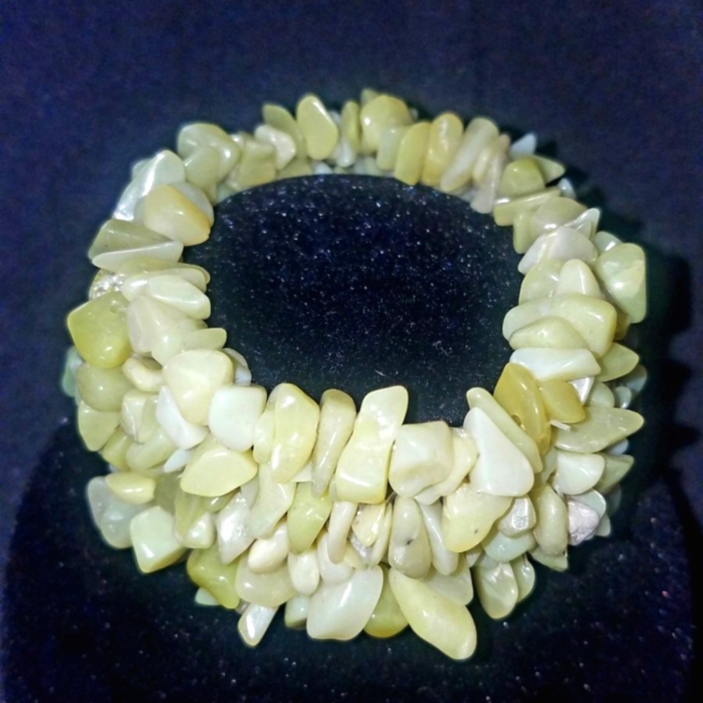 Yellow jade chip bracelet